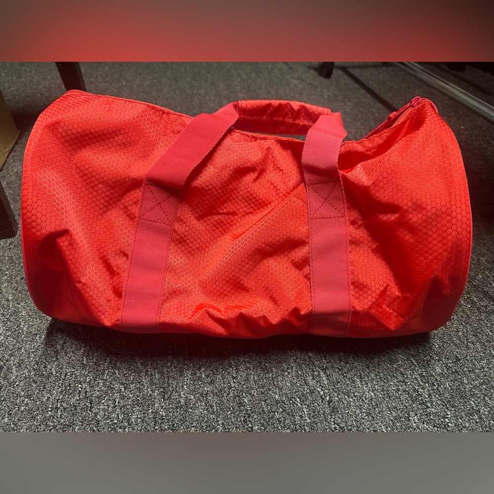 🌸 Spring Sale🌸 NWT Reebok Duffle Bag - Picture 4 of 4